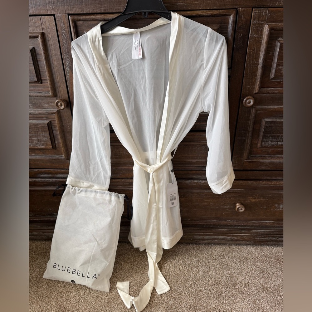 Bluebella Chiffron Kimono / Size S / Ivory / NWT
